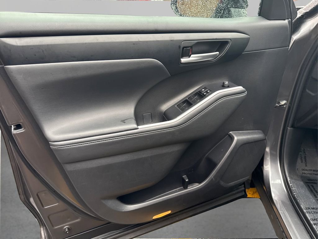 Used 2024 Toyota Highlander XLE image 23