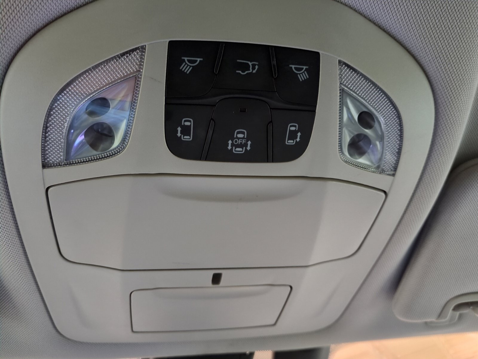 Used 2018 Chrysler Pacifica Touring-L FWD image 31