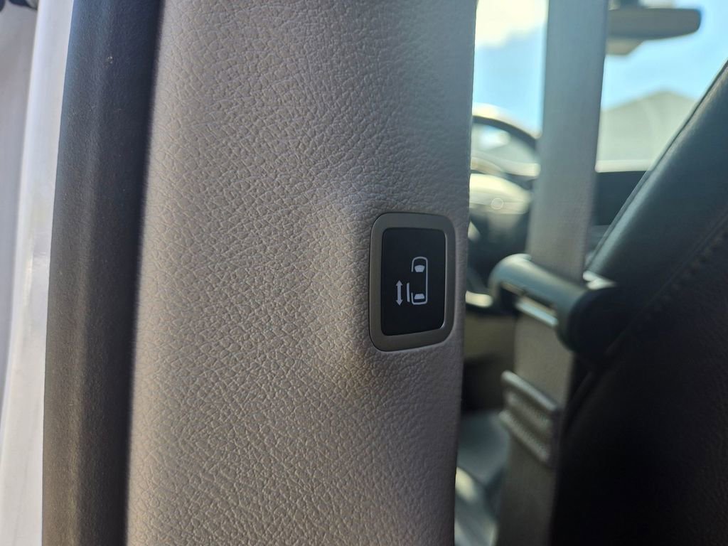 Used 2022 Chrysler Pacifica Touring-L FWD image 7