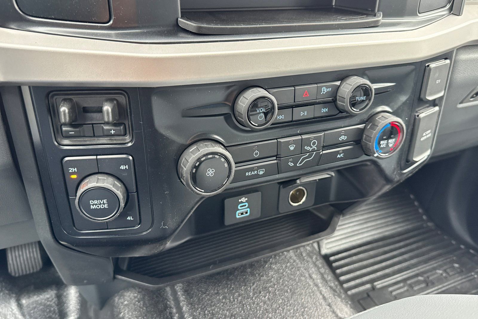 New 2025 Ford F550 4x4 Crew Cab Super Duty image 18