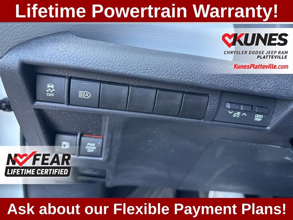 Used 2025 Toyota Sienna LE image 20