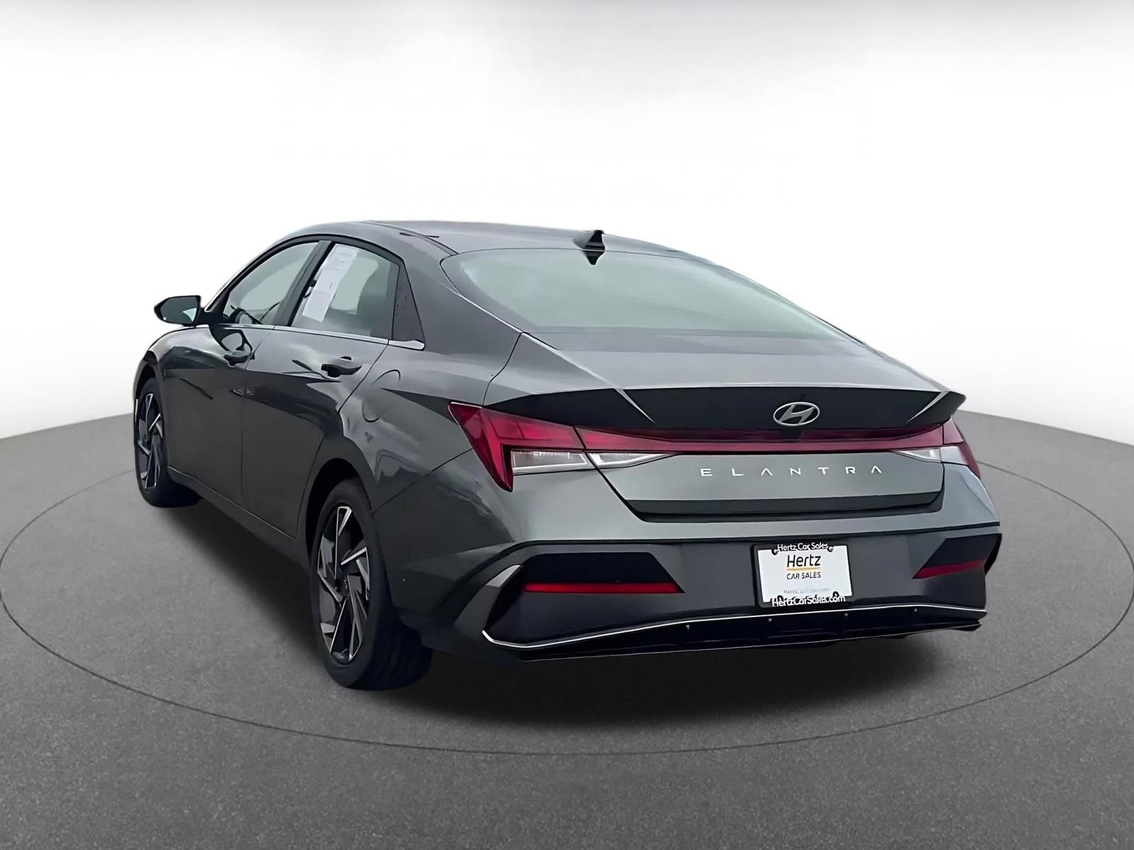 Used 2025 Hyundai Elantra SEL image 11