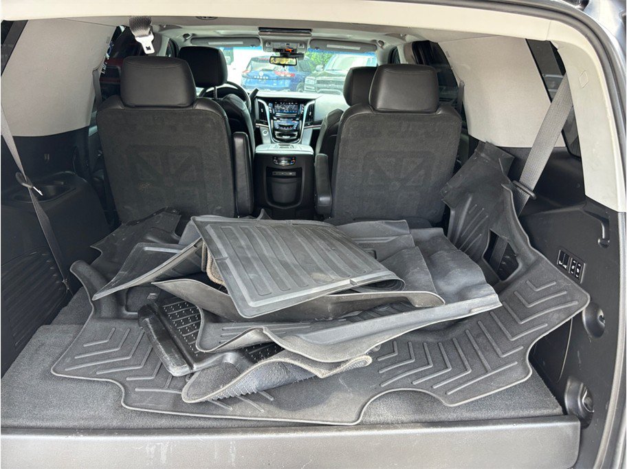 Used 2019 Cadillac Escalade Luxury w/ Escalade Sport Edition AWD/4WD image 51