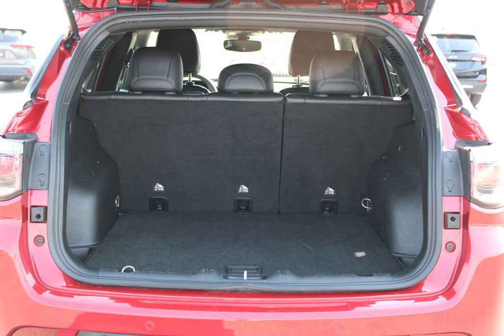 Used 2025 Jeep Compass Trailhawk AWD/4WD image 14