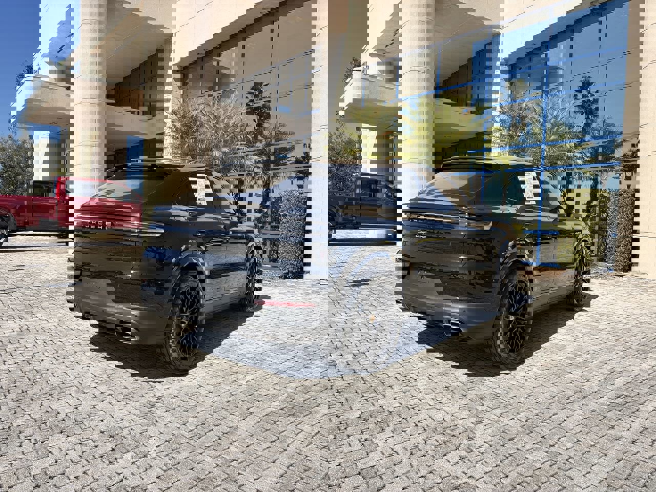 Used 2025 Porsche Cayenne E-Hybrid Coupe image 3