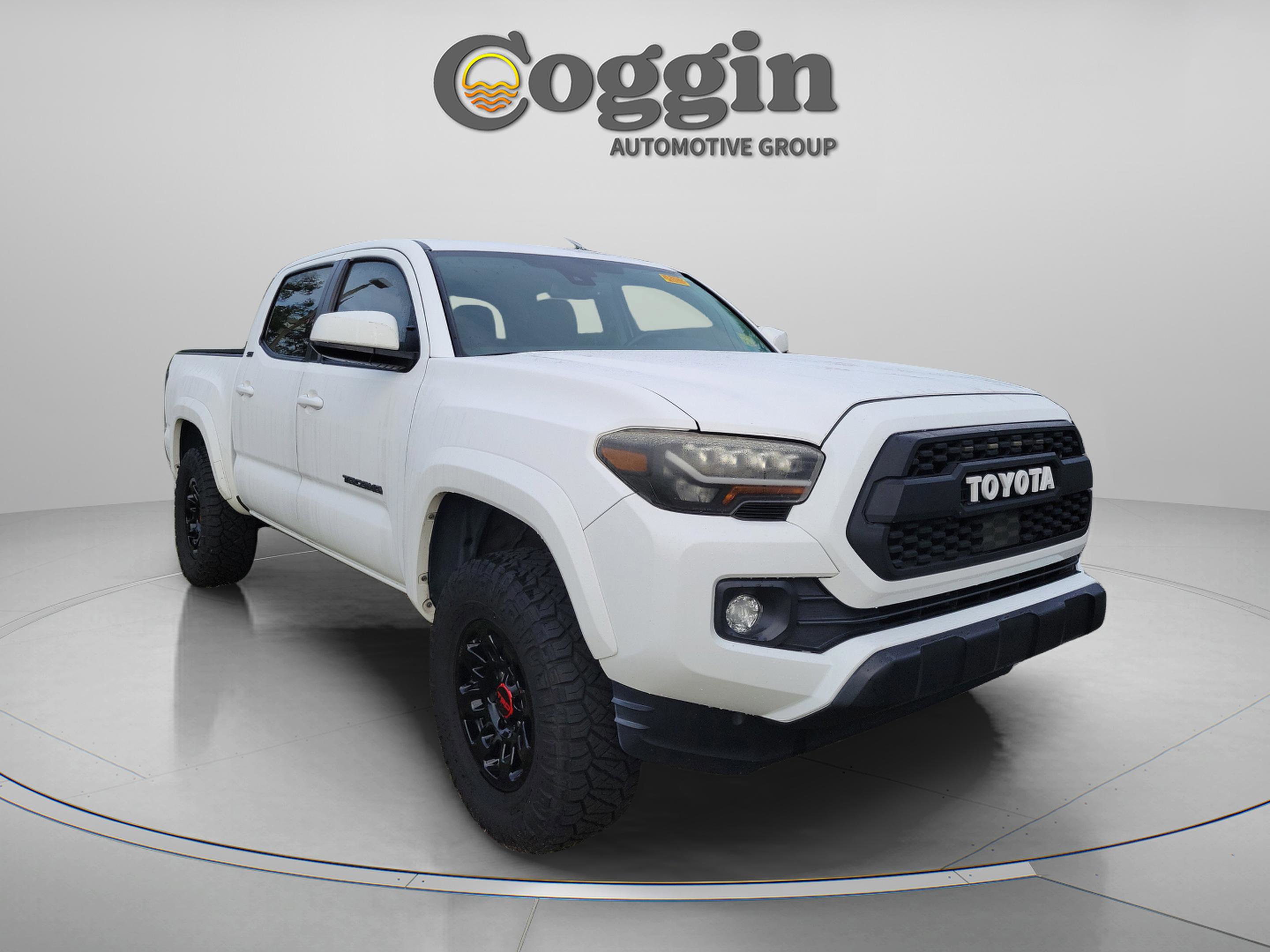 Used 2021 Toyota Tacoma SR5 AWD/4WD image 5