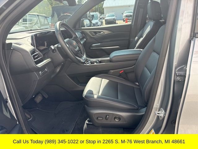 Used 2025 Chevrolet Traverse LT image 14