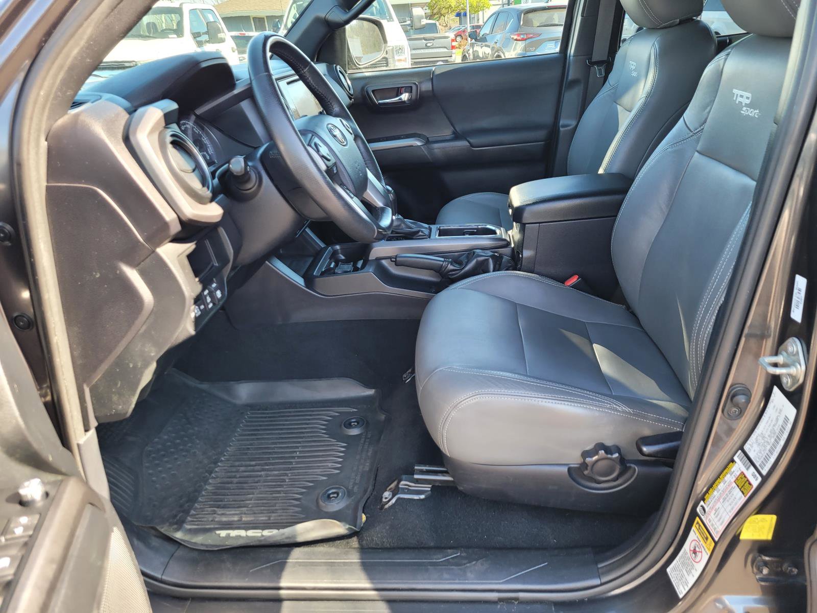 Used 2017 Toyota Tacoma TRD Sport image 10