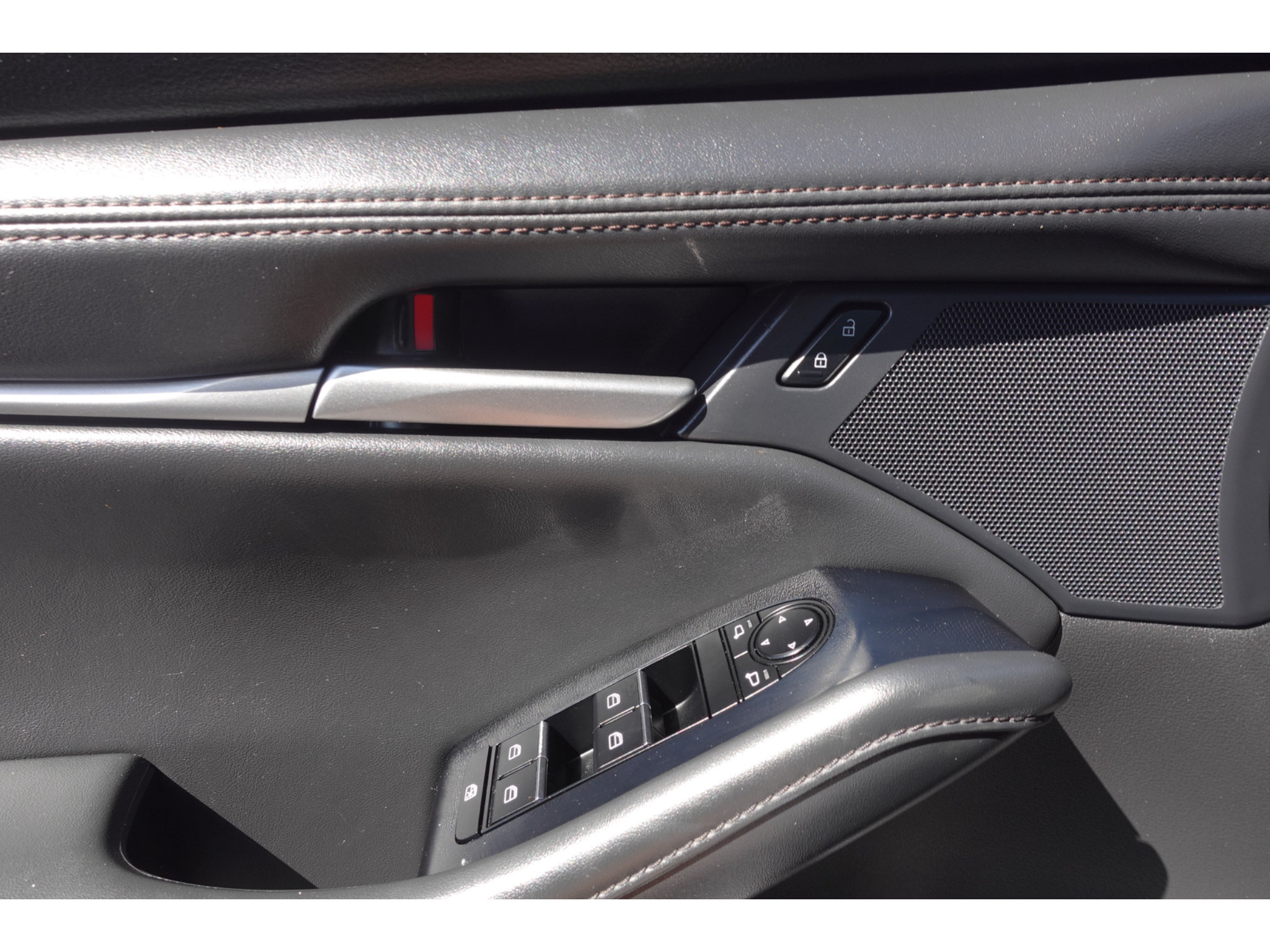 Used 2024 MAZDA MAZDA3 s FWD image 11