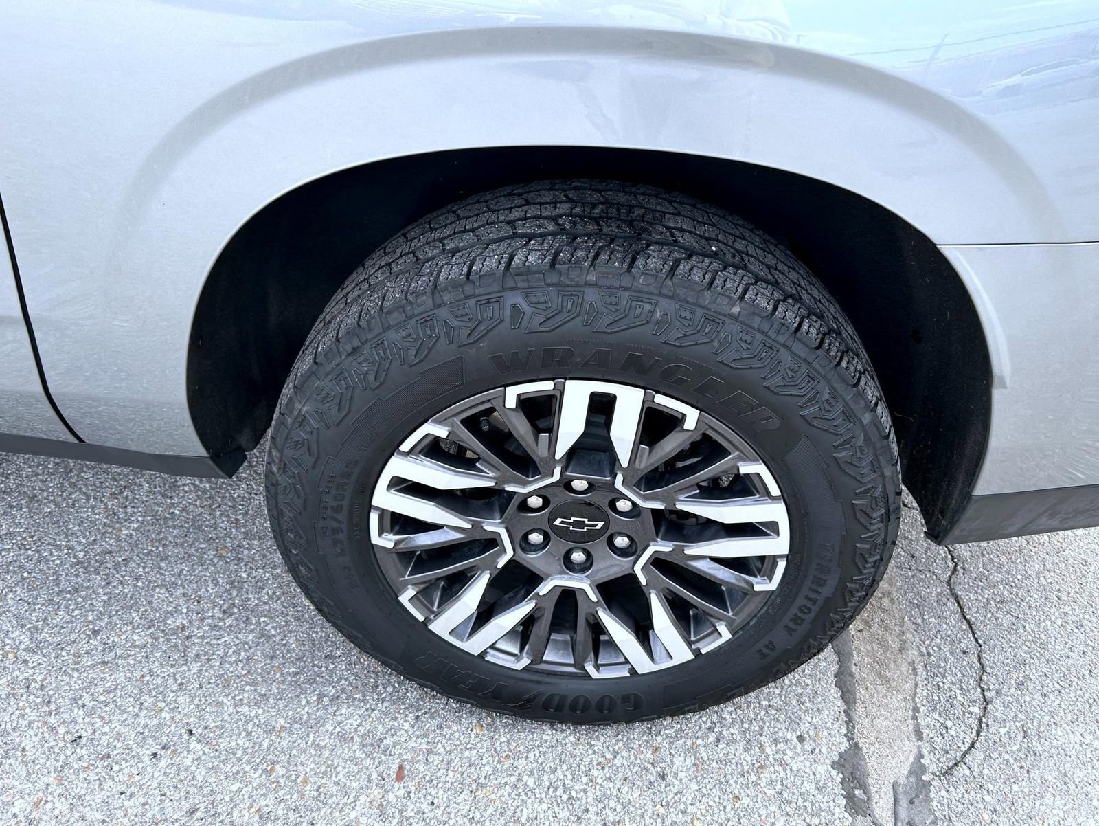 Certified 2025 Chevrolet Suburban Z71 AWD/4WD image 24