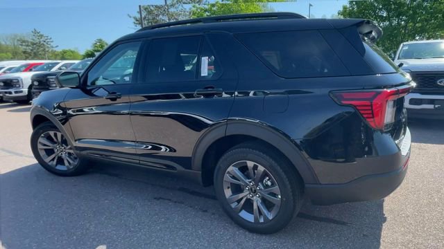 New 2026 Ford Explorer Active AWD/4WD image 4