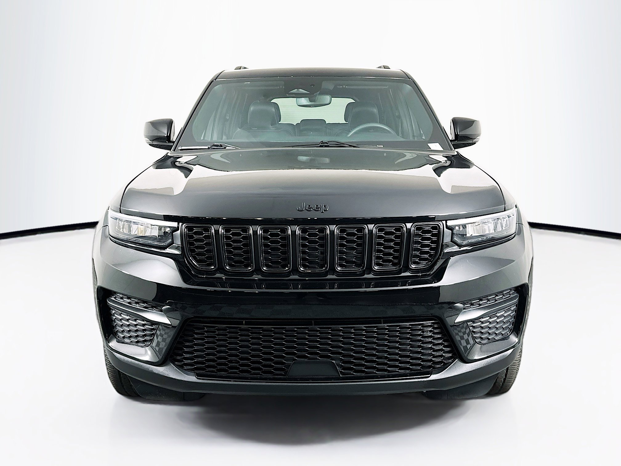 Used 2023 Jeep Grand Cherokee Altitude AWD/4WD image 2