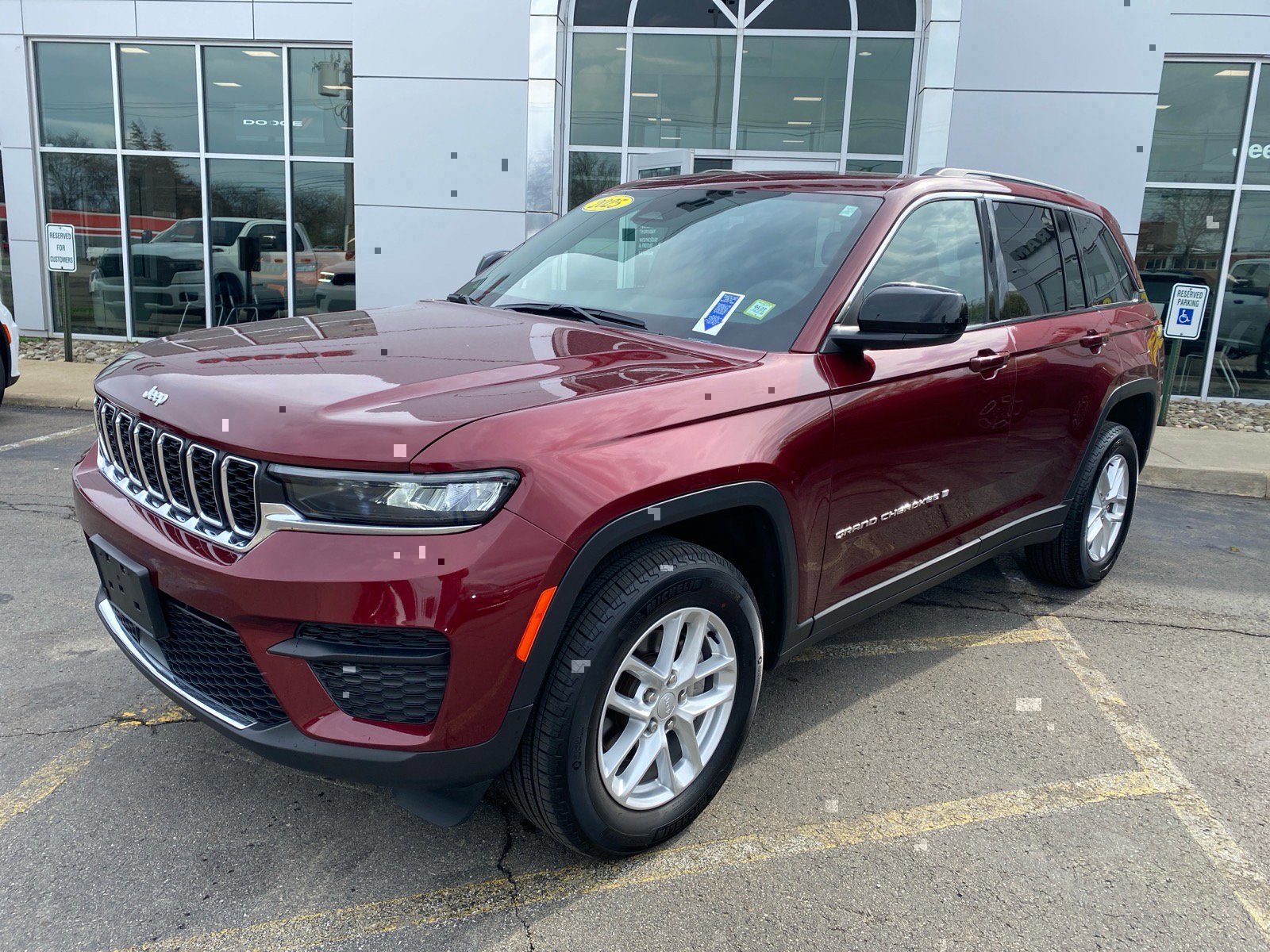 Used 2025 Jeep Grand Cherokee Laredo X w/ Luxury Tech Group I AWD/4WD video 1