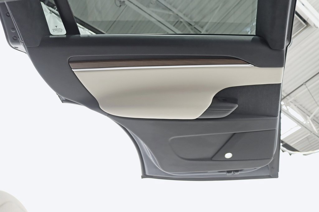 Used 2022 Tesla Model X image 35