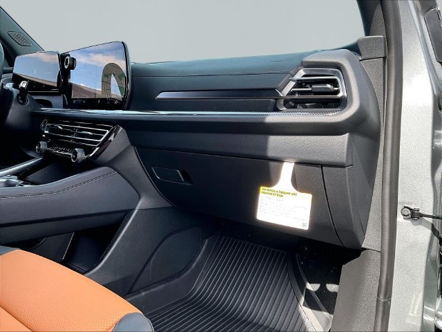 New 2027 Chevrolet Traverse Z71 w/ Enhanced Driving Package AWD/4WD image 28