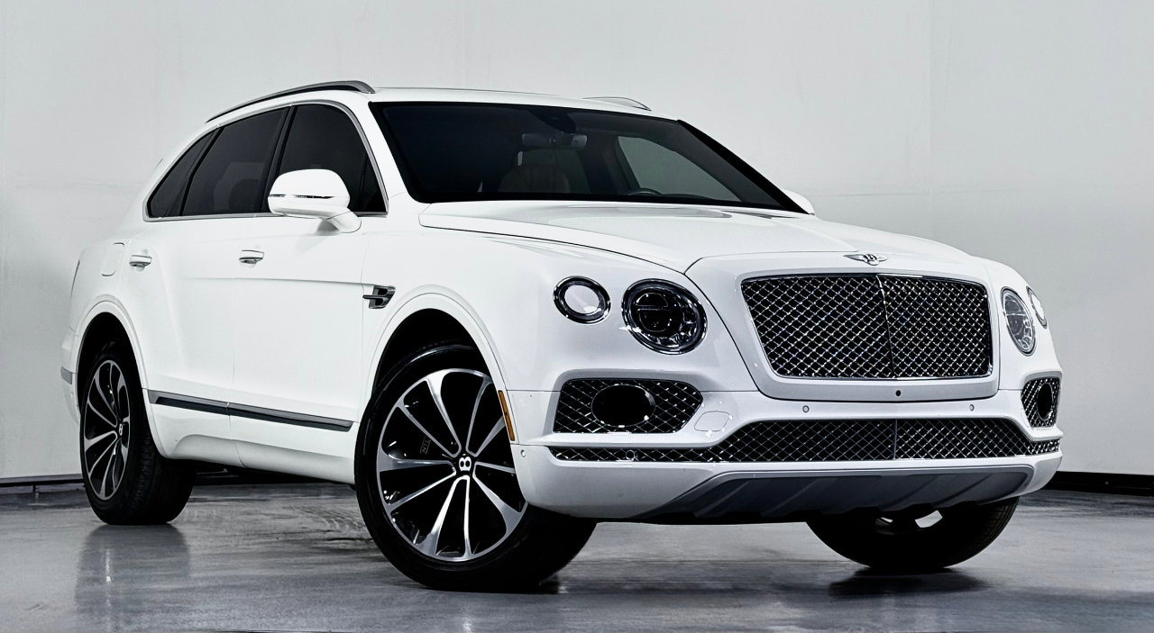 Used 2018 Bentley Bentayga image 2