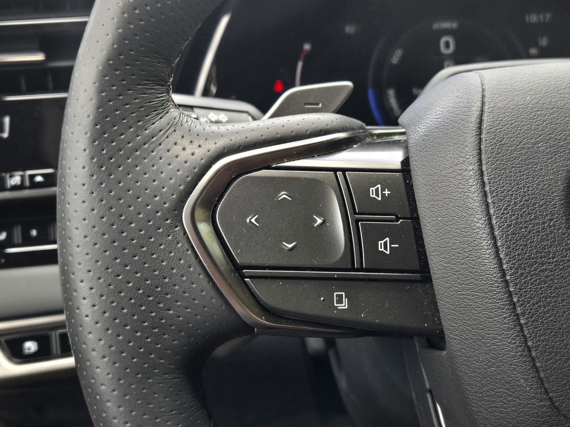 Used 2023 Lexus RX 500h F Sport w/ Accessory Package (Z1) image 25
