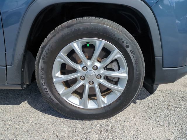 Used 2021 Jeep Cherokee Latitude FWD image 10