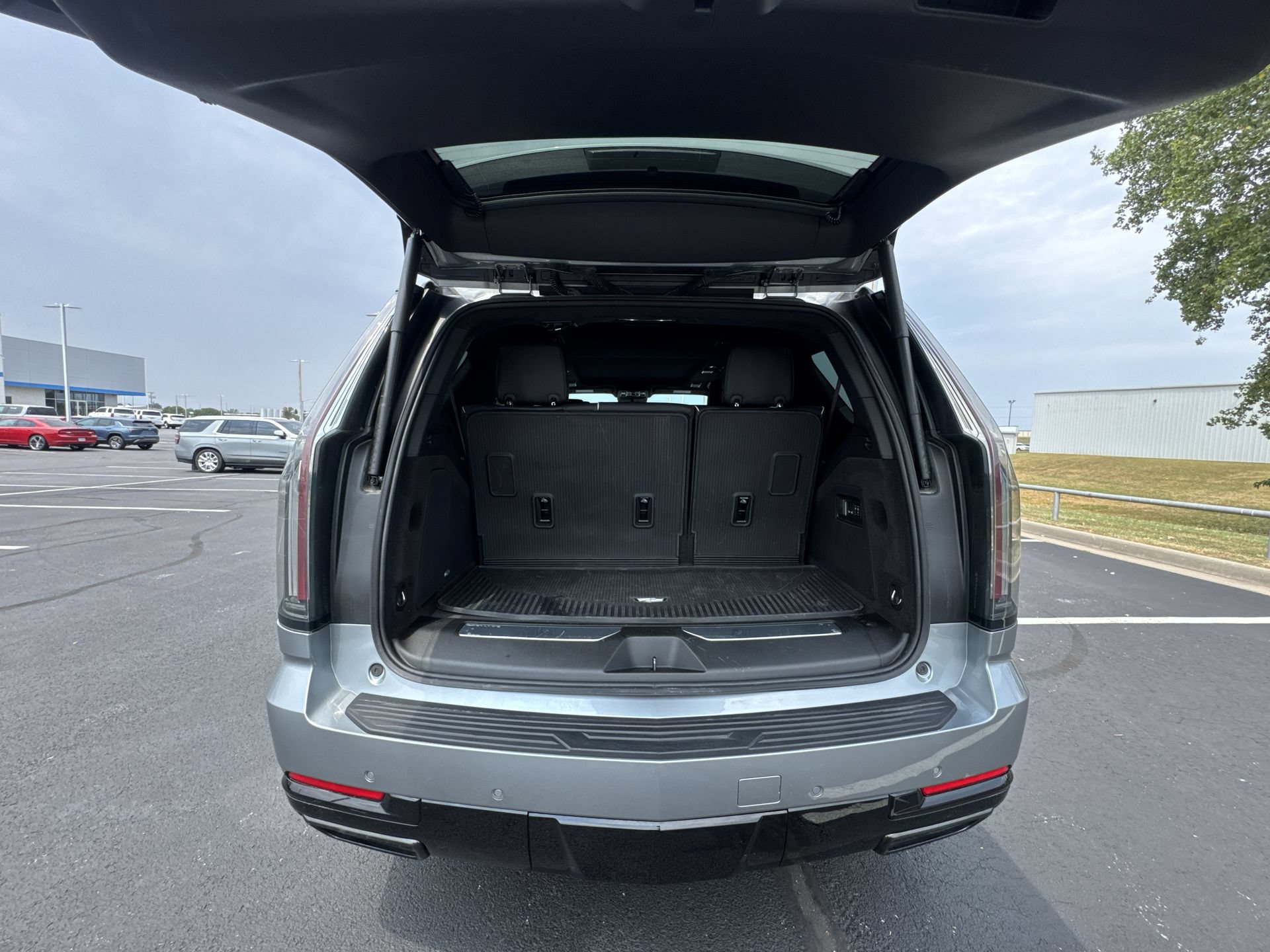 Certified 2025 Cadillac Escalade Sport Platinum w/ LPO, Floor Liner Package AWD/4WD image 24