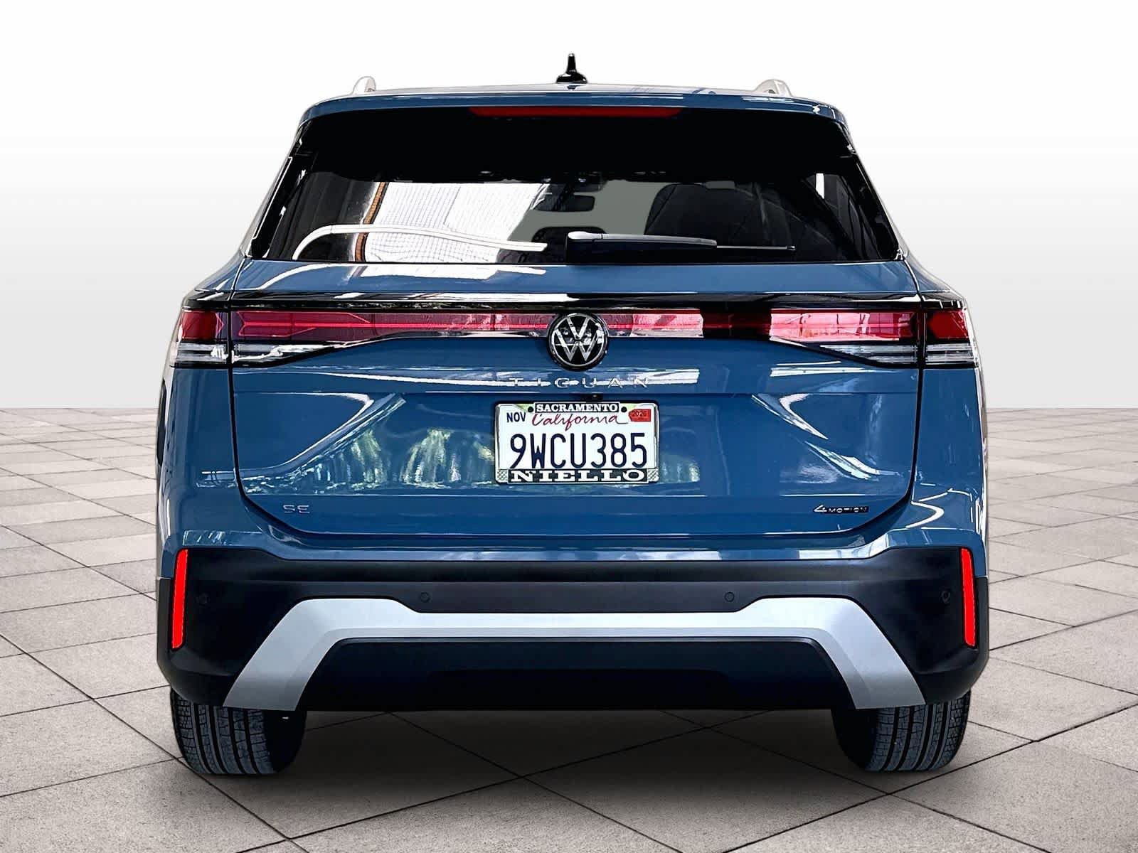 Certified 2025 Volkswagen Tiguan SE w/ Panoramic Sunroof Package AWD/4WD image 8