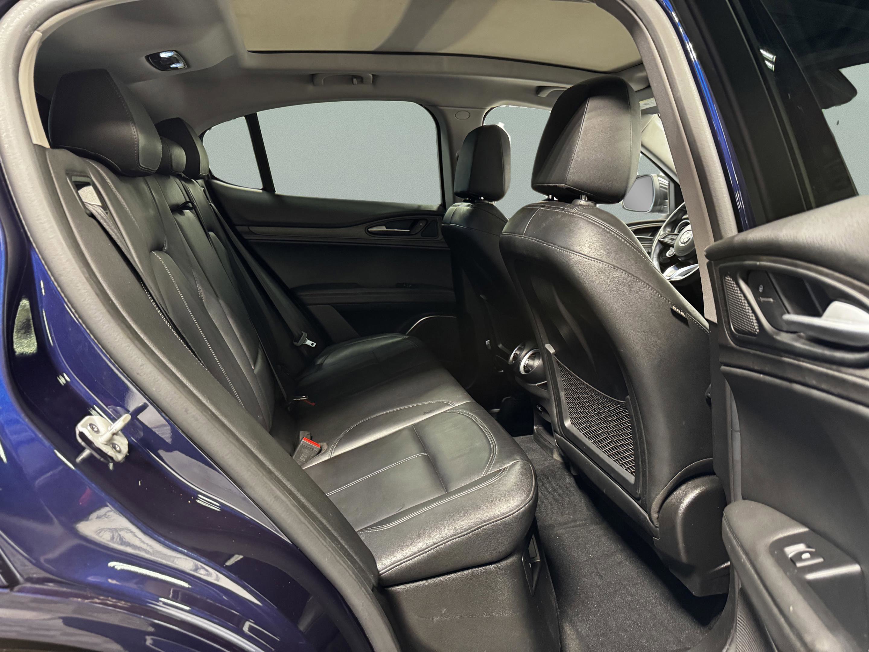 Used 2020 Alfa Romeo Stelvio Ti w/ Nero Edizione image 33