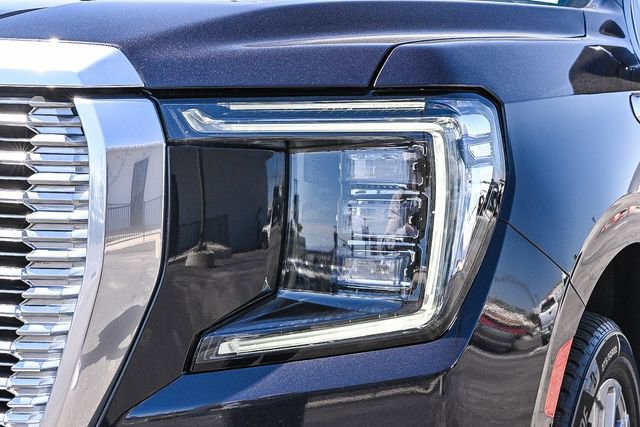 Used 2023 GMC Yukon XL Denali w/ Advanced Technology Package image 4
