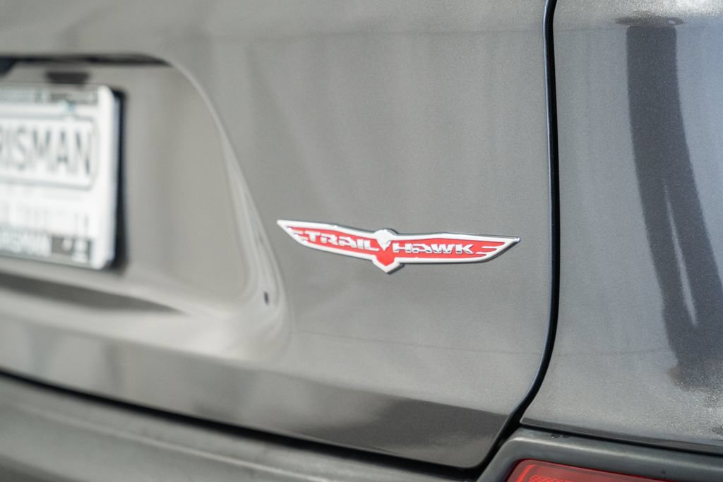 Used 2022 Jeep Cherokee Trailhawk w/ Premium Leather Package AWD/4WD image 8