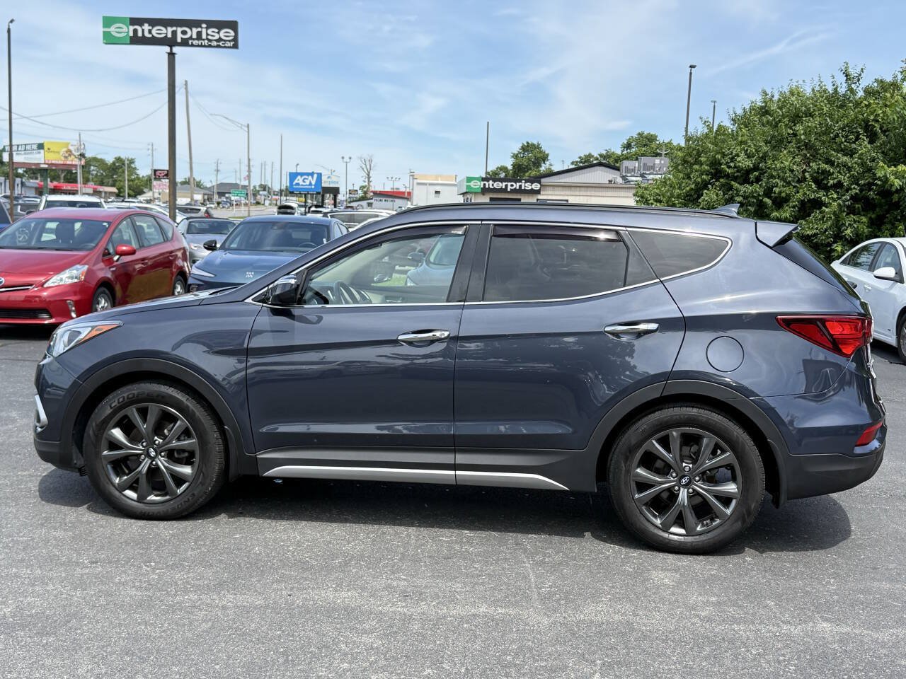Used 2018 Hyundai Santa Fe Sport w/ Cargo Package FWD image 2