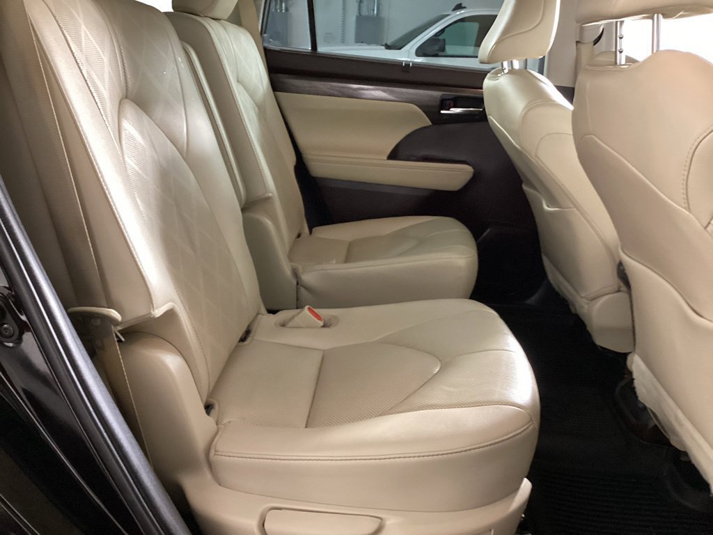 Used 2021 Toyota Highlander Platinum AWD/4WD image 23