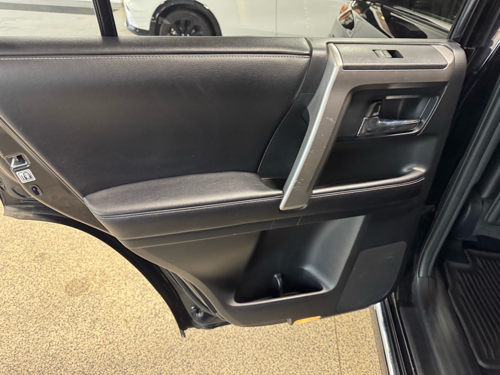 Used 2017 Toyota 4Runner Limited AWD/4WD image 11
