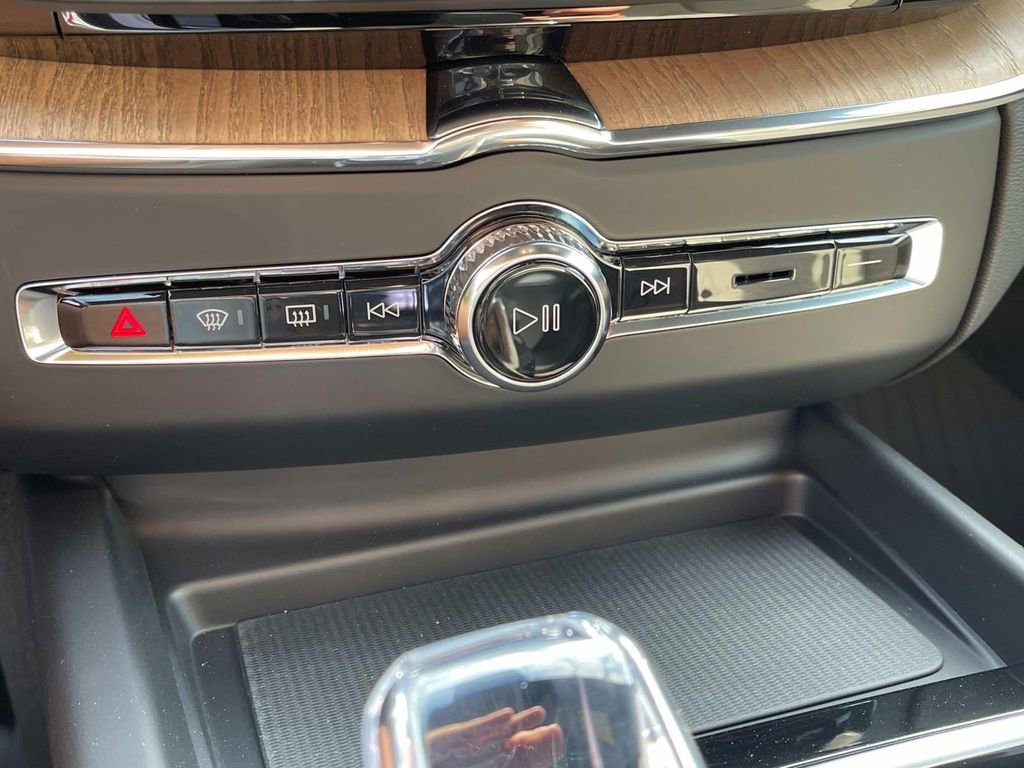 New 2026 Volvo XC60 B5 Plus w/ Protection Package Premier image 27