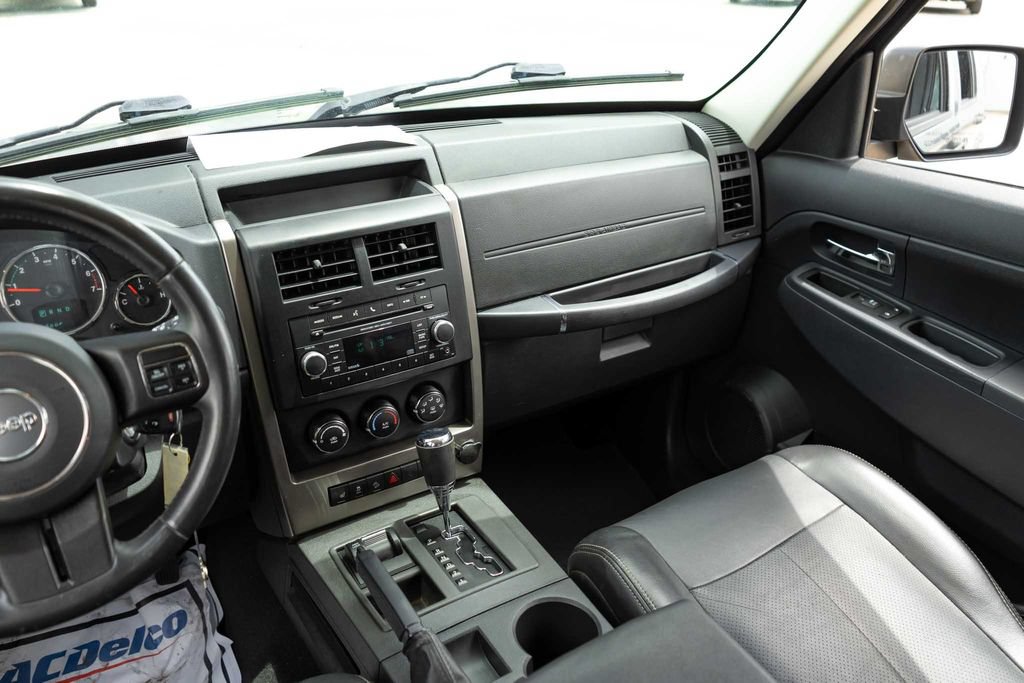 Used 2012 Jeep Liberty Sport AWD/4WD image 17
