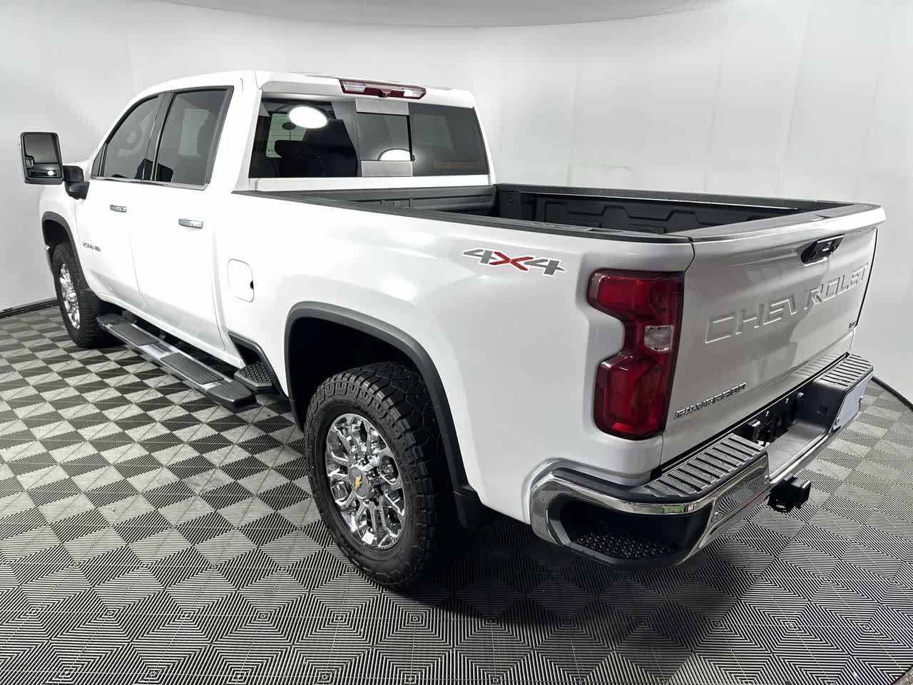 Used 2024 Chevrolet Silverado 2500 LTZ w/ LTZ Convenience Package AWD/4WD image 6