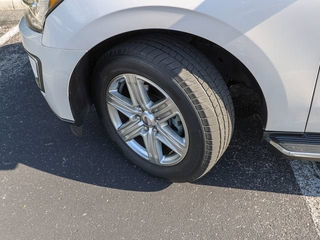 Used 2019 Ford Expedition XLT w/ Equipment Group 202A AWD/4WD image 31