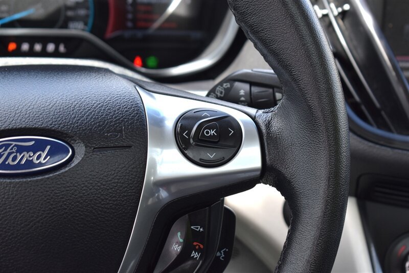 Used 2013 Ford C-MAX SEL FWD image 16