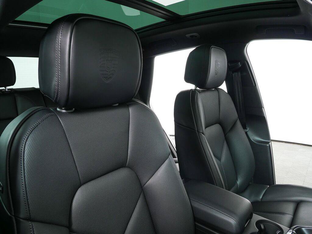 Certified 2026 Porsche Macan AWD/4WD image 24