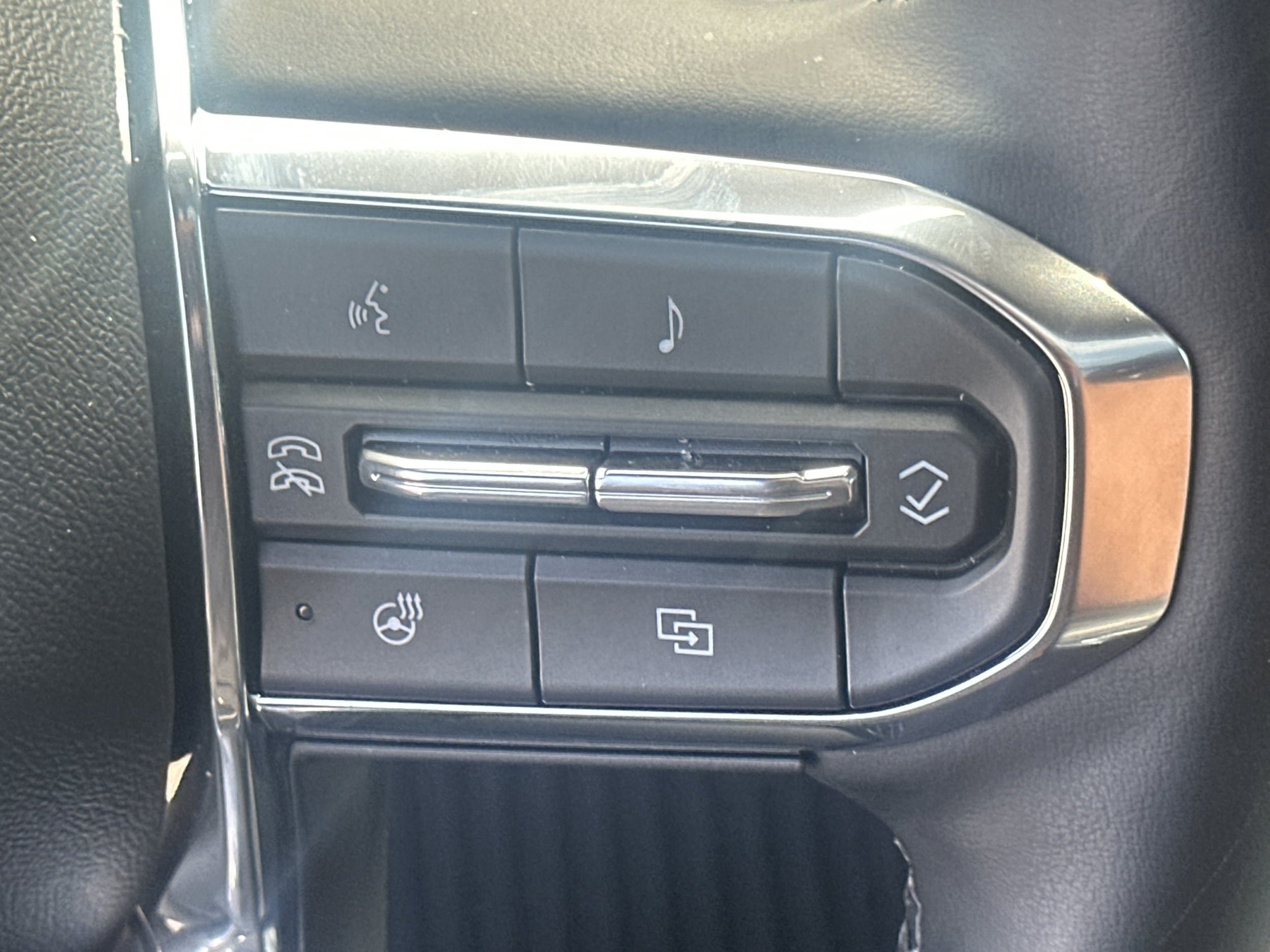 Used 2026 GMC Acadia Elevation w/ Elevation Premium Package FWD image 27