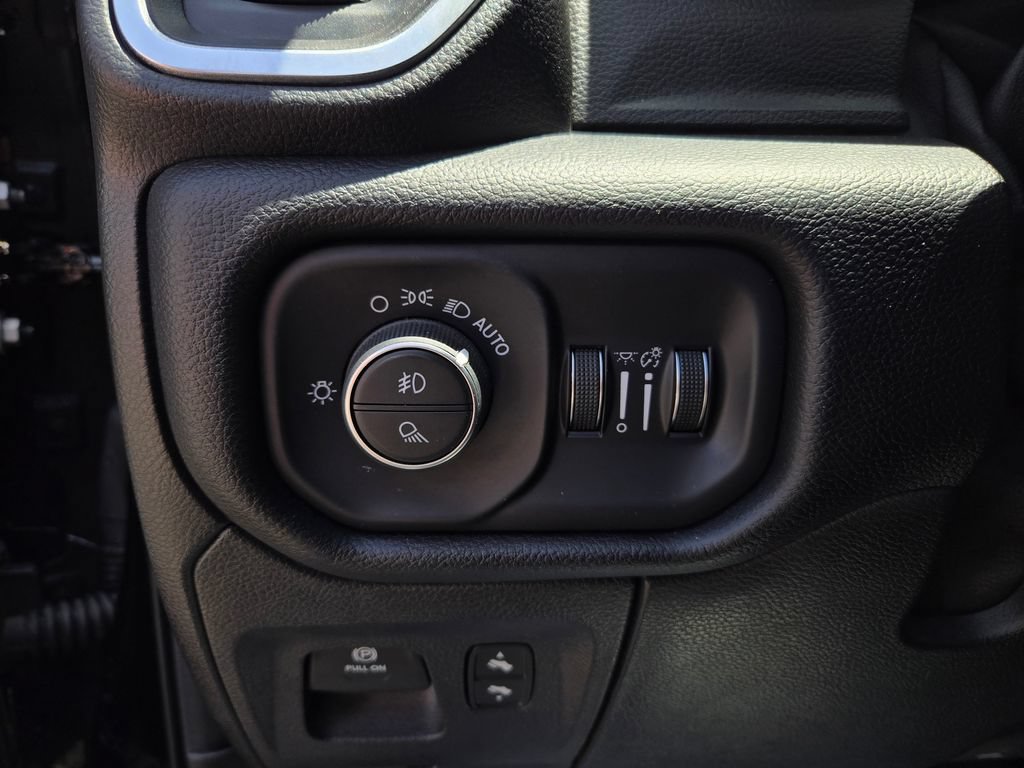 Used 2020 RAM 1500 Laramie AWD/4WD image 14