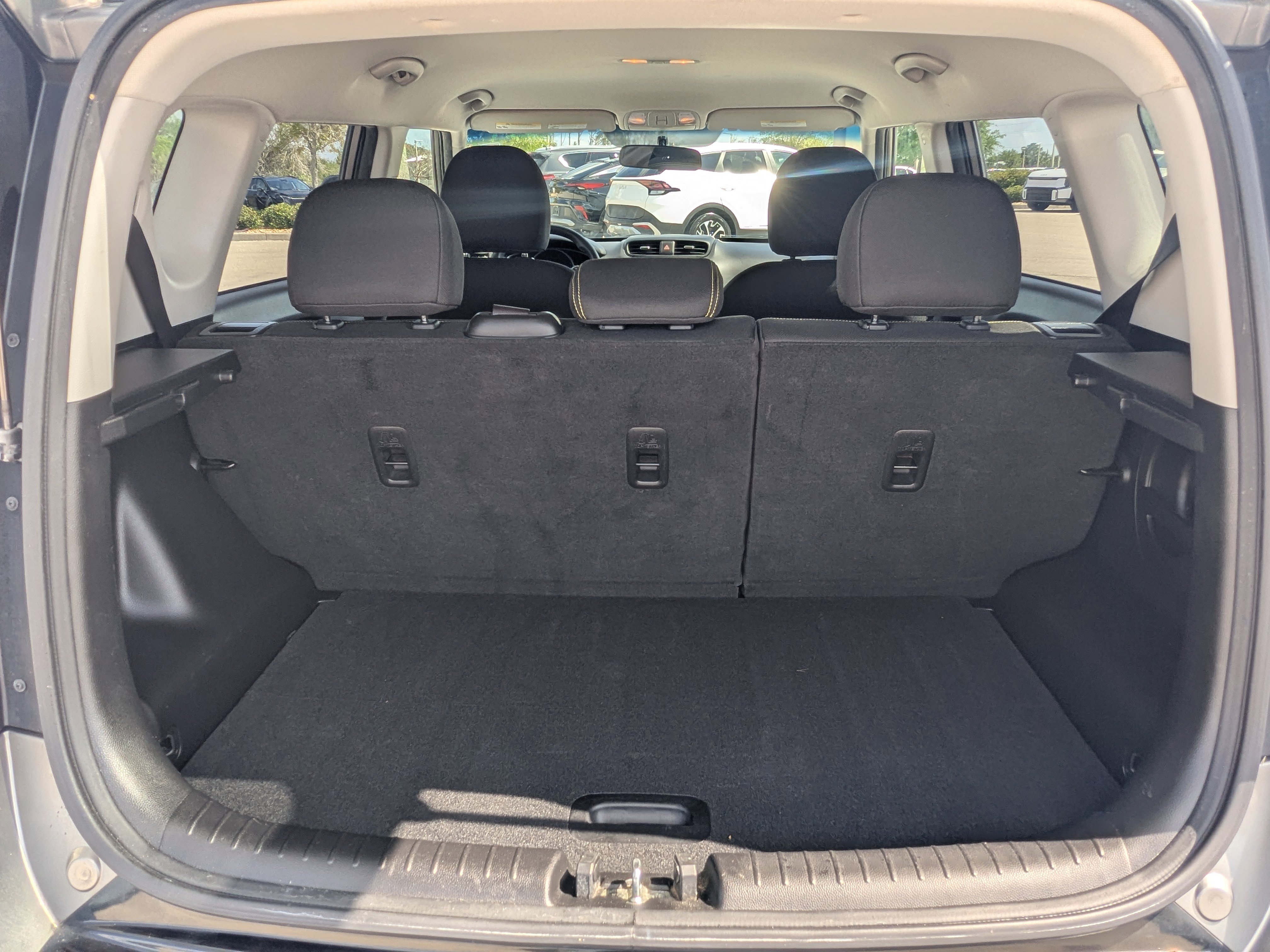Used 2016 Kia Soul + image 12