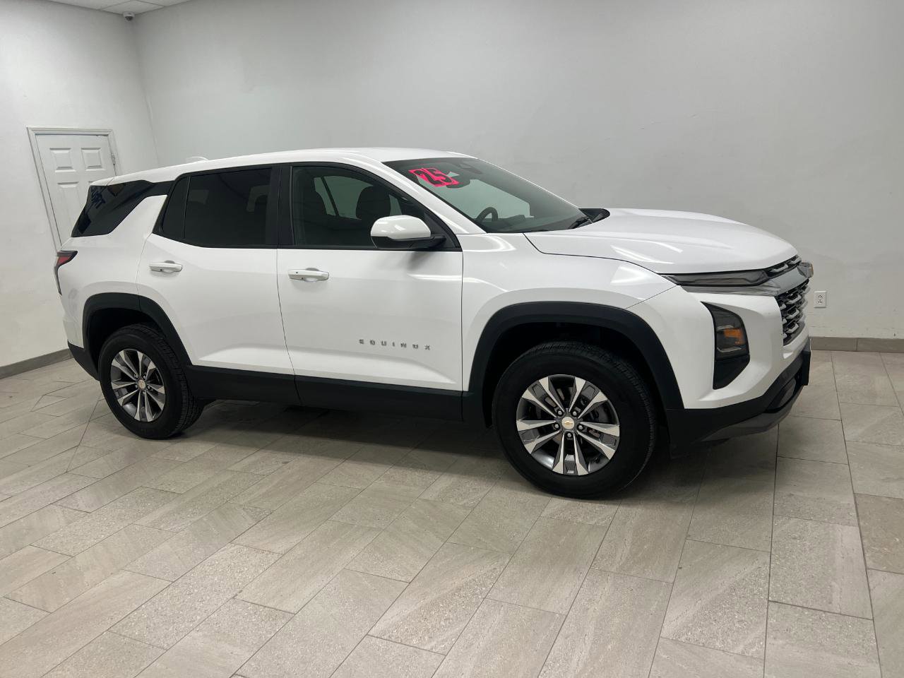 Used 2025 Chevrolet Equinox LT image 9