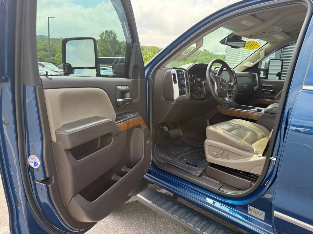 Used 2019 GMC Sierra 2500 SLT w/ Duramax Plus Package AWD/4WD image 23