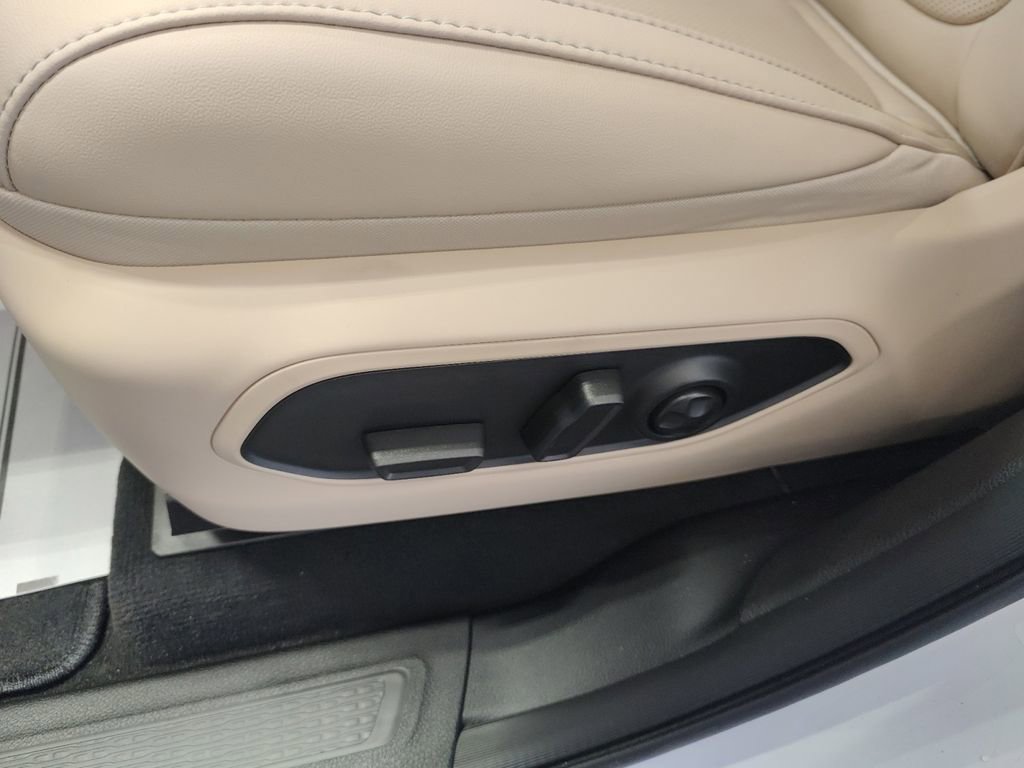 New 2025 Jeep Grand Cherokee L Limited w/ Luxury Tech Group II image 32