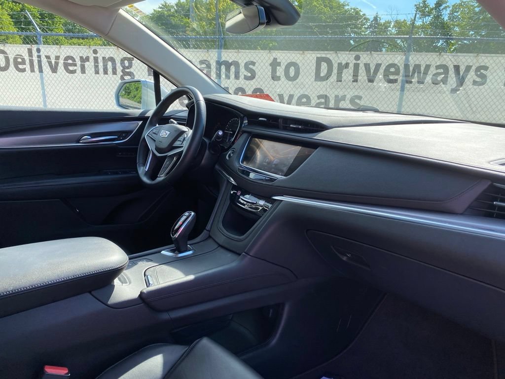 Used 2017 Cadillac XT5 Luxury w/ Driver Awareness Package AWD/4WD image 19