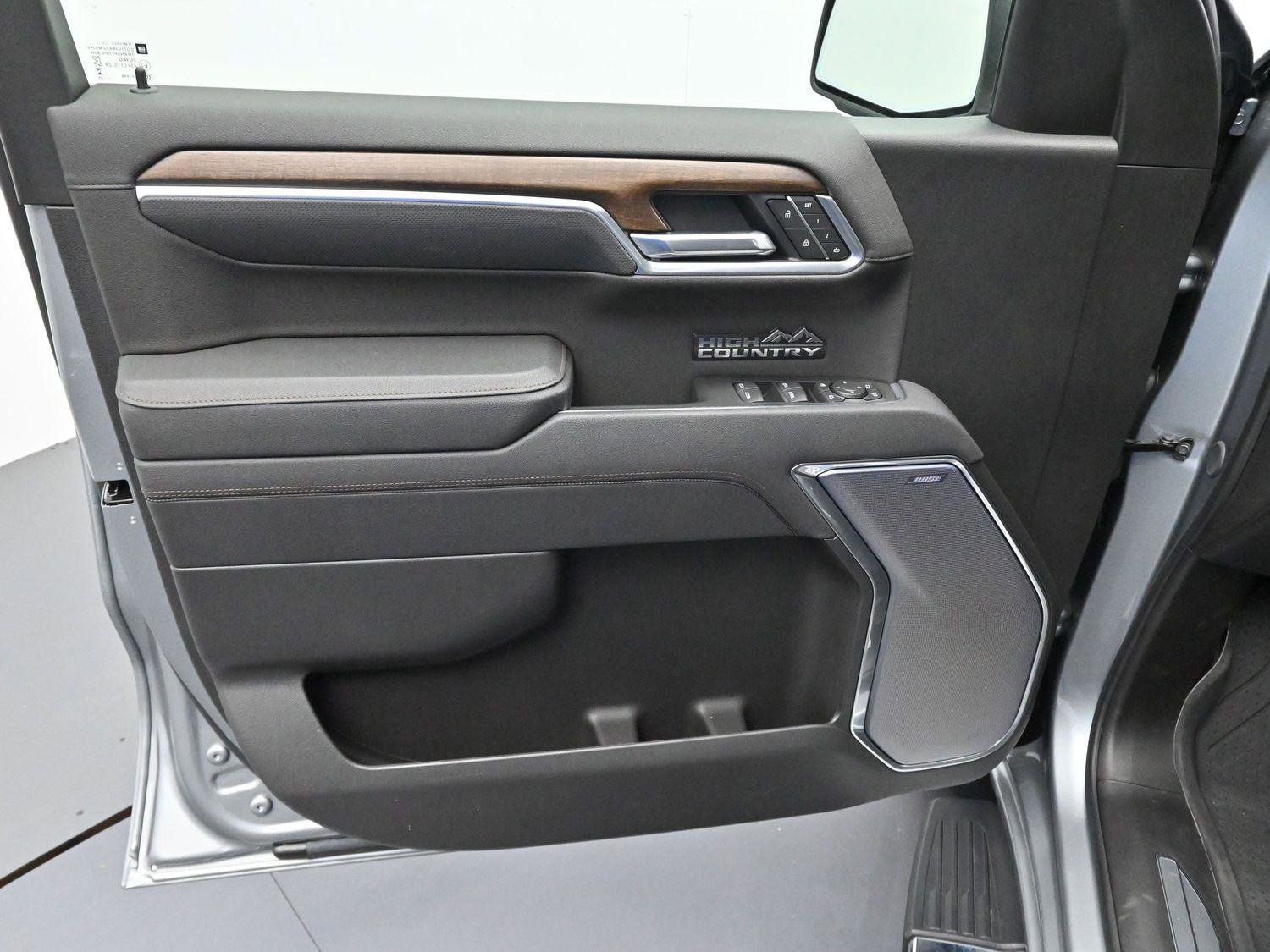 Used 2025 Chevrolet Silverado 1500 High Country w/ Technology Package AWD/4WD image 10