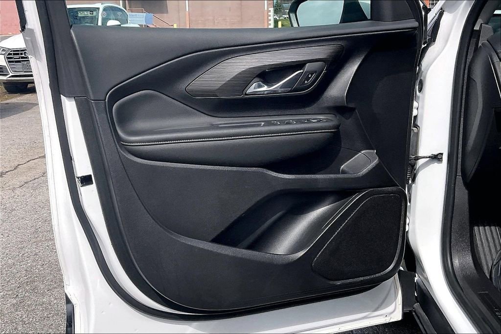 Used 2024 GMC Terrain SLE image 21