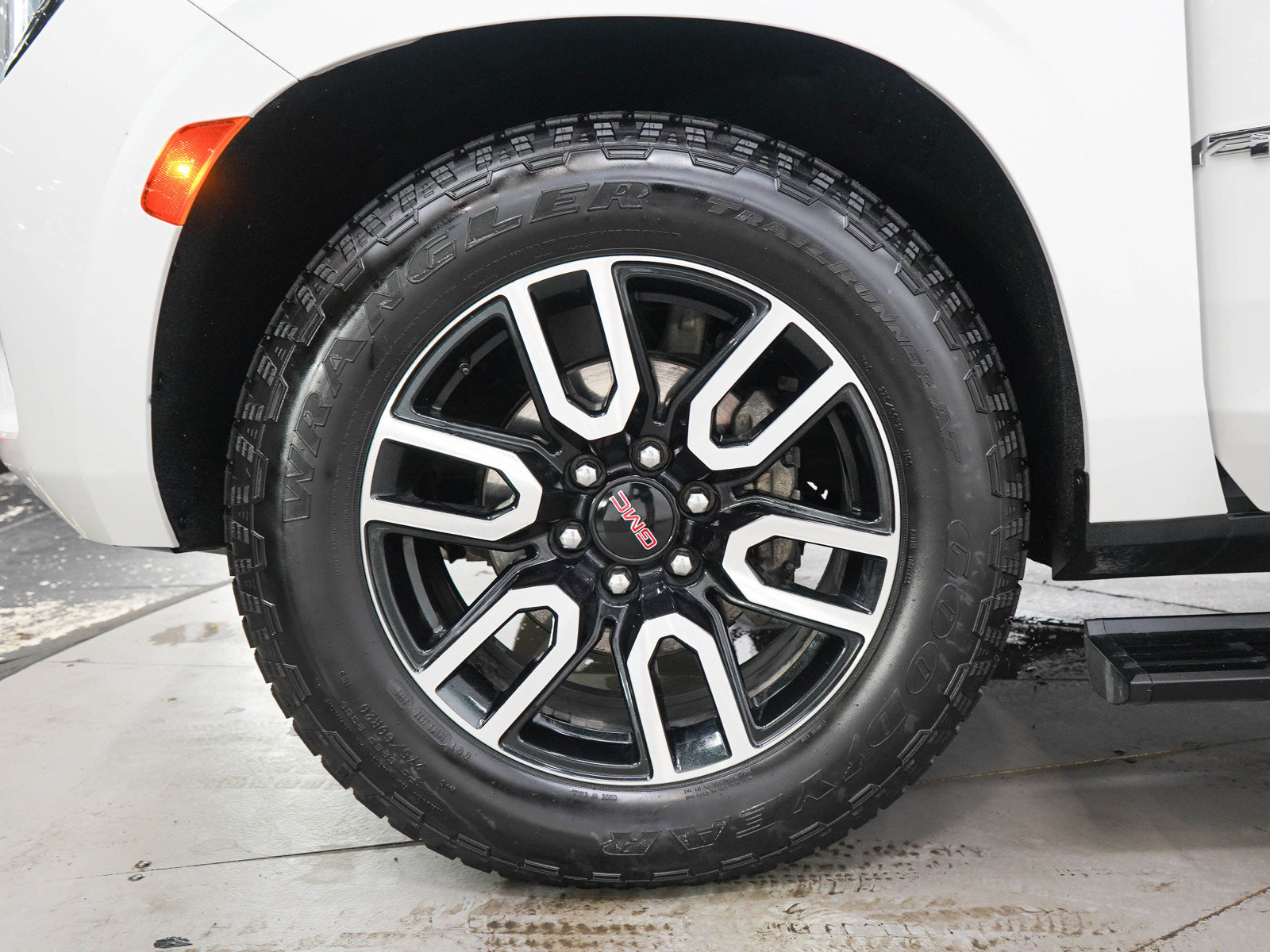 Used 2021 GMC Yukon AT4 w/ AT4 Premium Plus Package AWD/4WD image 33