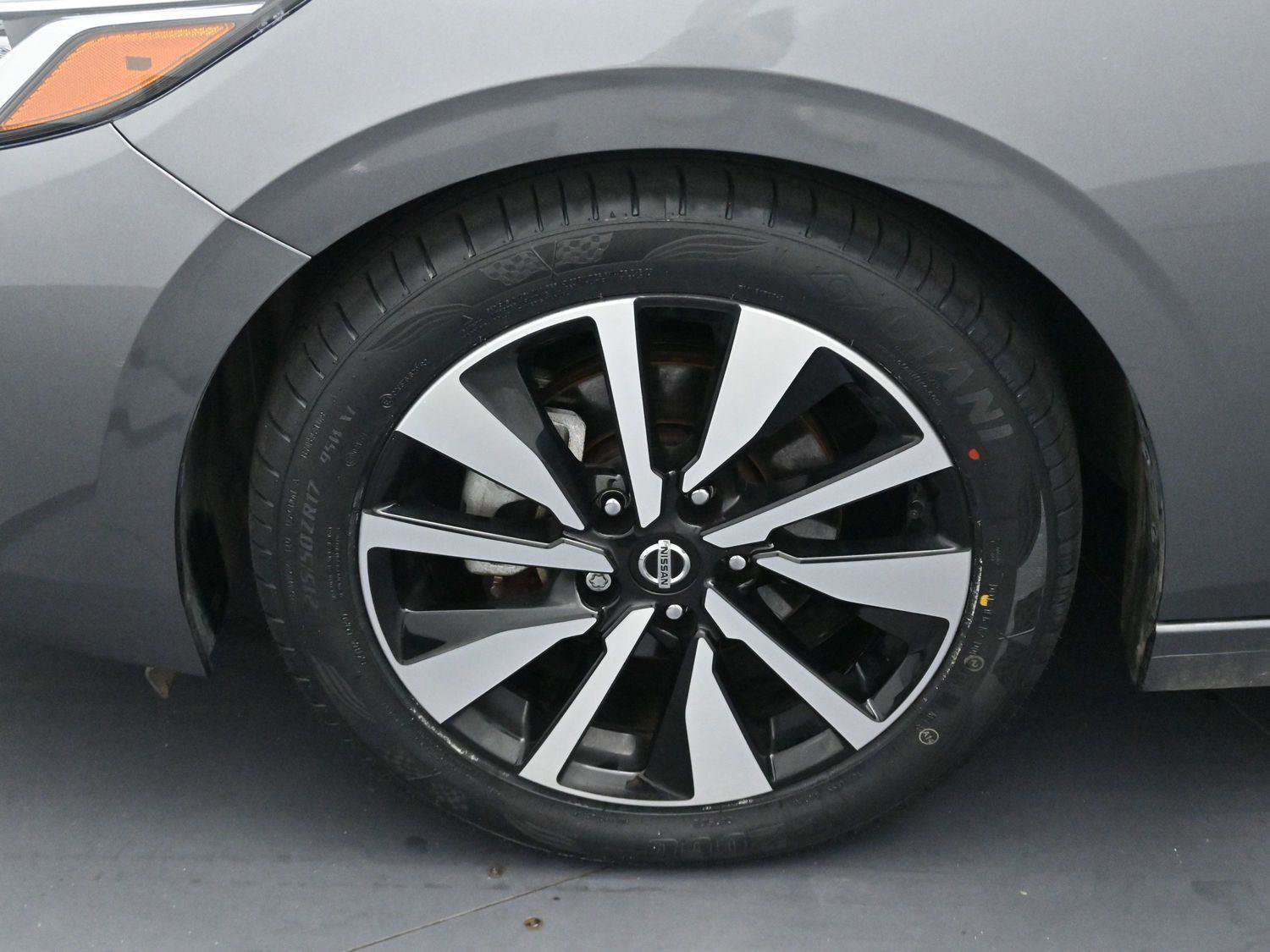 Used 2023 Nissan Sentra SV w/ SV Premium Package FWD image 28
