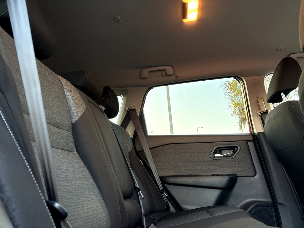 Used 2023 Nissan Rogue SV image 12