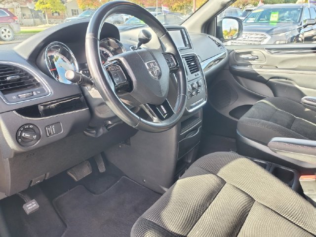 Used 2020 Dodge Grand Caravan SE FWD image 8