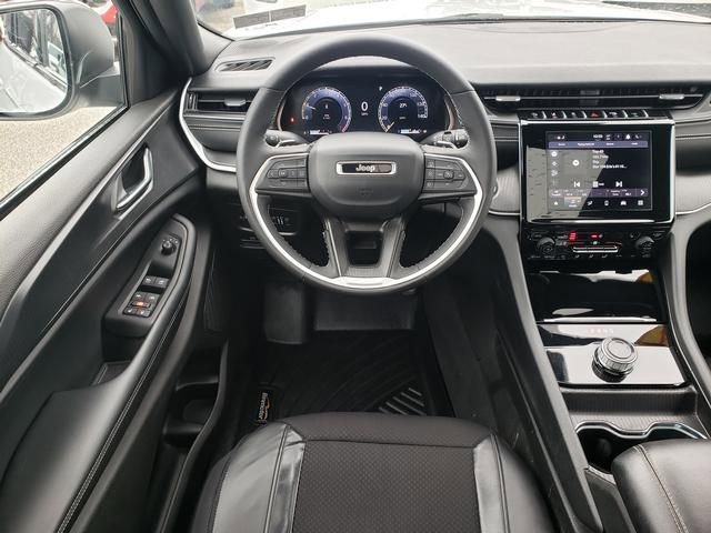 Used 2024 Jeep Grand Cherokee Laredo X w/ Luxury Tech Group I AWD/4WD image 16